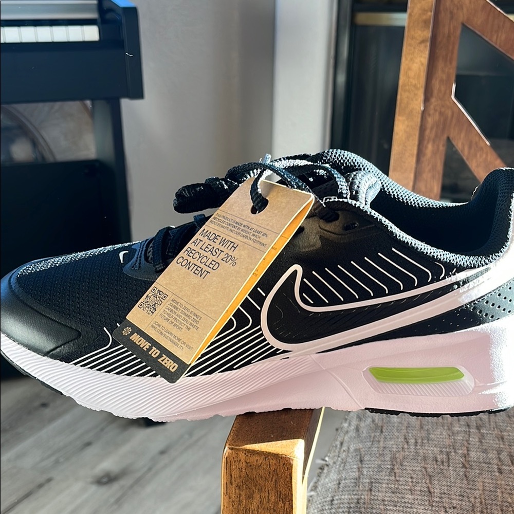 Nike Air Max Nuaxis size 11 women’s/9.5 men’s. Brand new never worn. Bl/wht